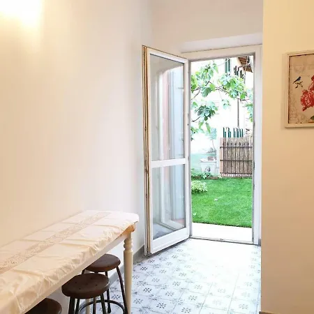 Апартаменты Ancient Garden House